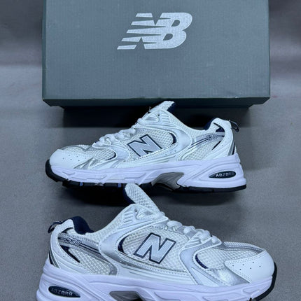 New Balance 530 – Blanc/Argent/Navy
