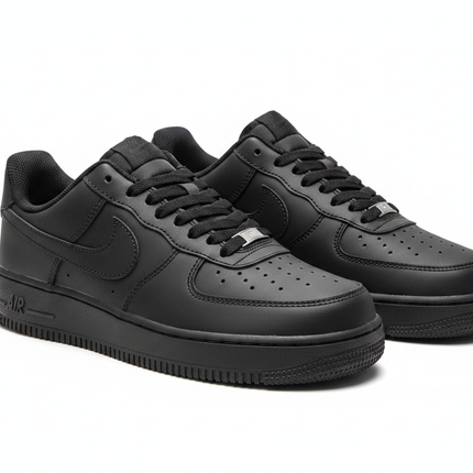 Nike Air Force 1 Triple Black - Vue 3/4
